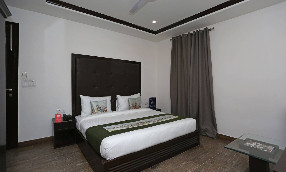 Safdarjung Enclave Hotel | OYO Flagship 746 Bhikaji Cama Place
