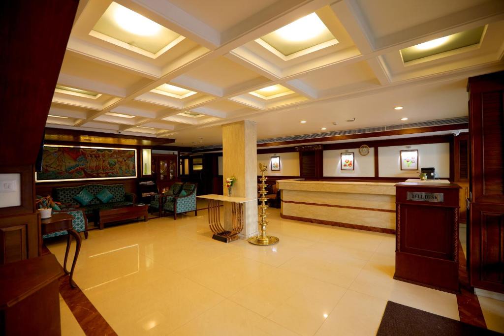 Muvattupuzha Hotel | Paray Residency