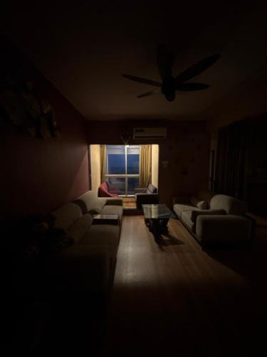 Lodhi ka Mahal House | Peaceful Lakeview Space