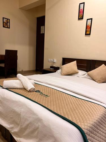 Malad East Hotel | Pinaki Comfort Stay Malad - Near Nesco & Oberoi Mall