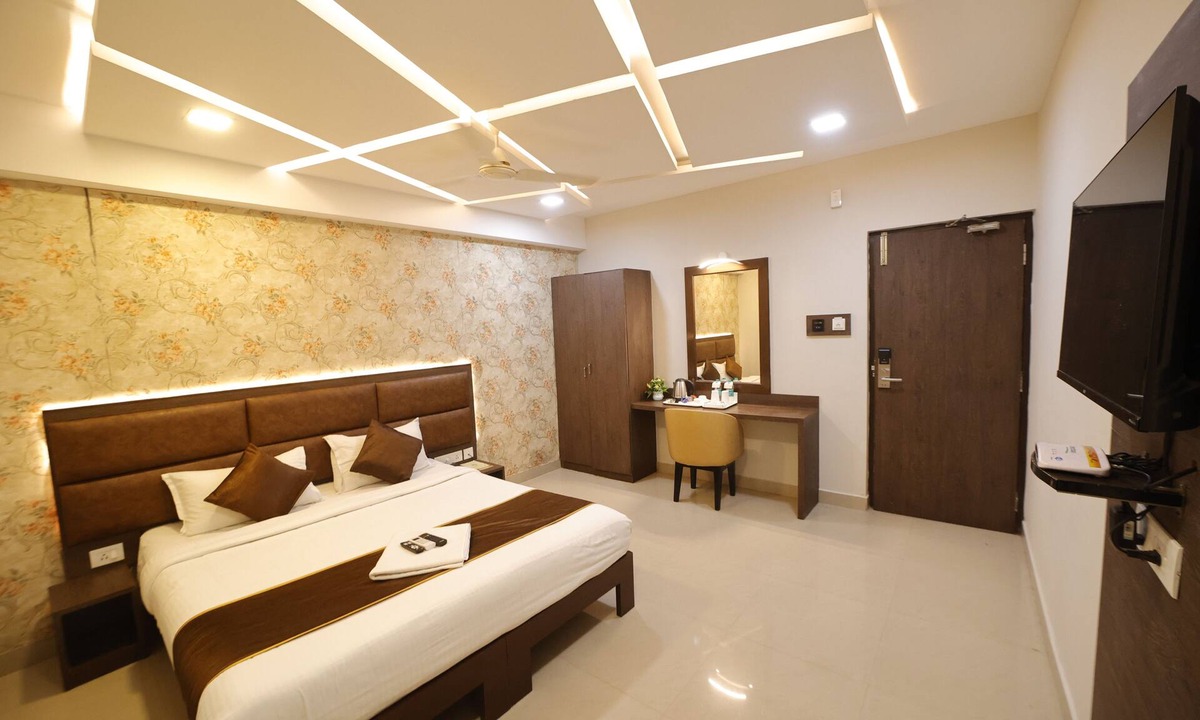 Little Mount Hotel | Pine Tree Signature