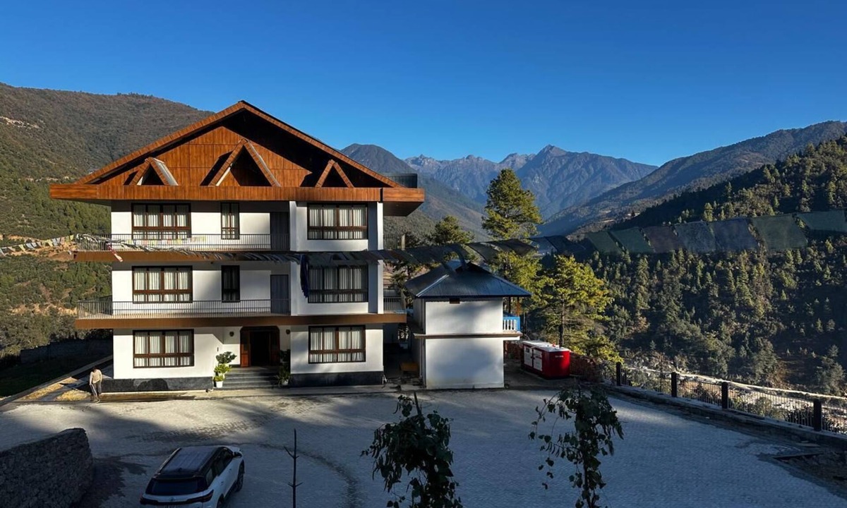Bomdila Hotel | Pines Dirang Homestay