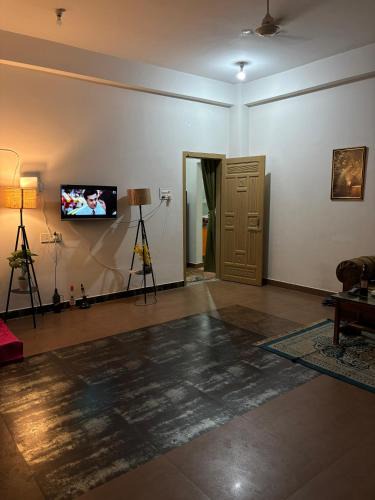 Sualkuchi Apartment | Pink Villa in