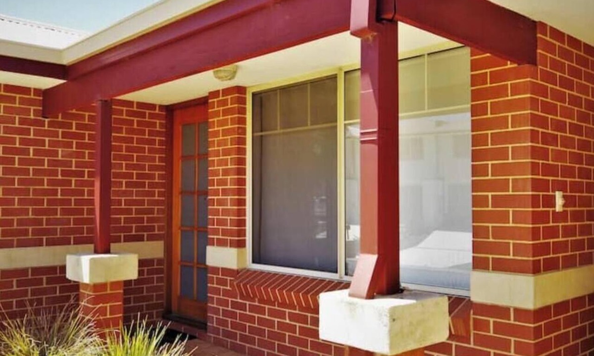 Currambine House | Quiet and private house. Walk to train & shops 5 minutes by car to beach. 2.