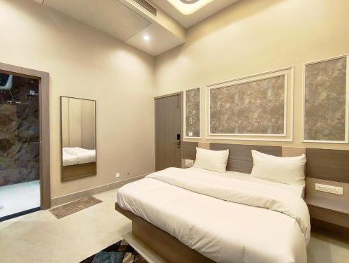 Suratgarh Hotel | Rajmahal Palace Hotel and Resort