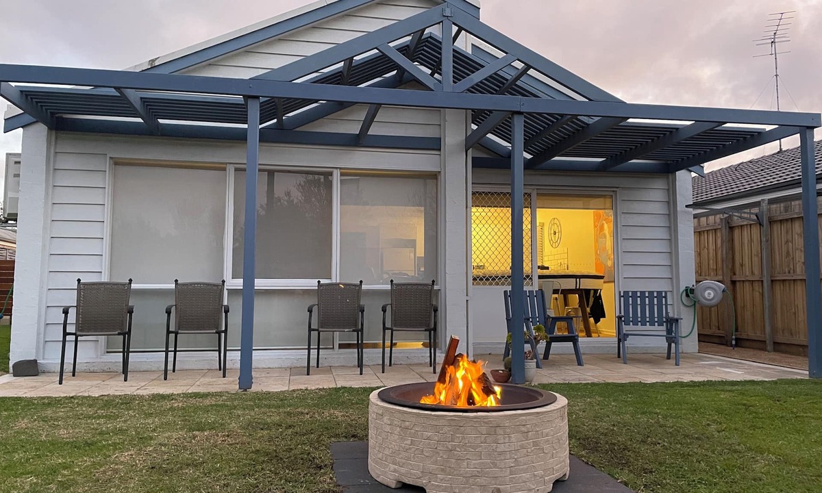 Torquay House | Relaxed Coastal Beach House close to picturesque reserve and beaches
