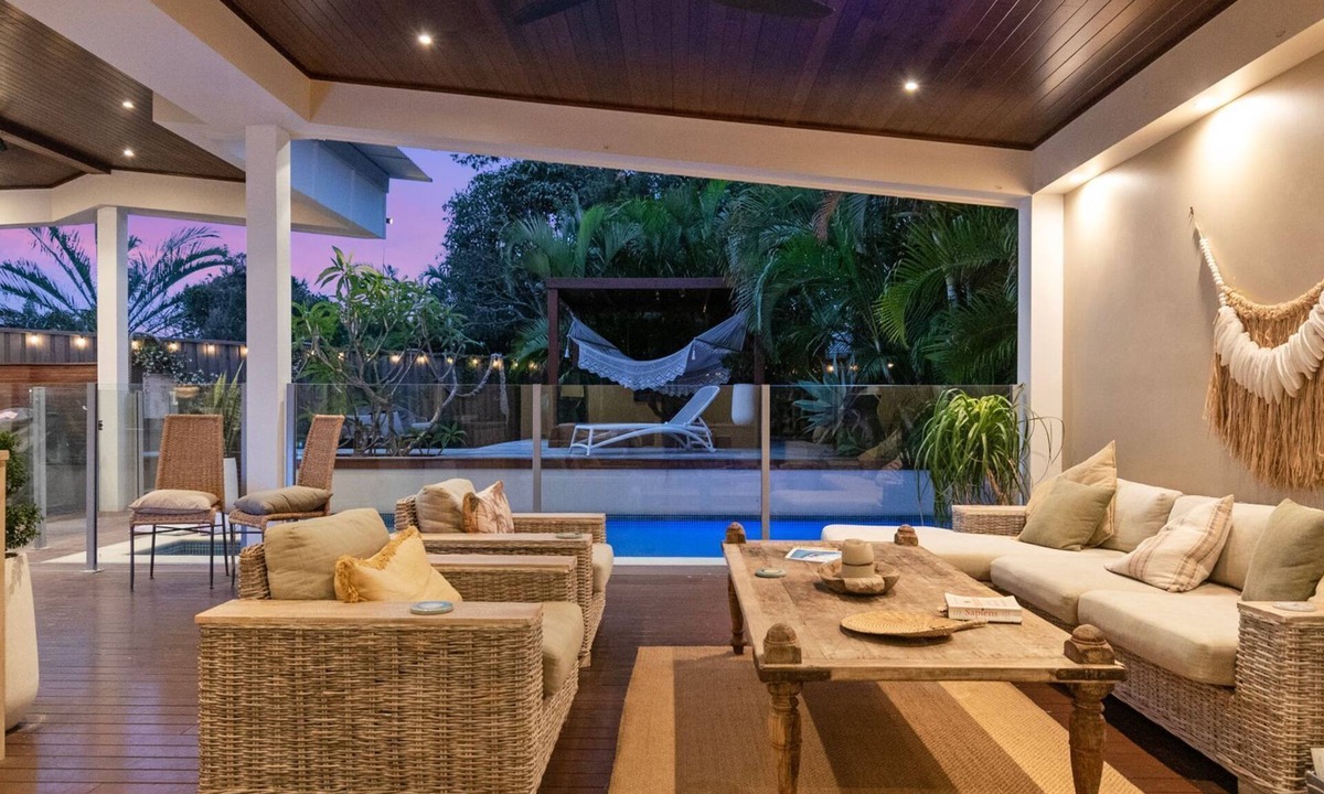 Sunrise Beach House | Relaxed Luxury In Paradise - A touch of Breeze!