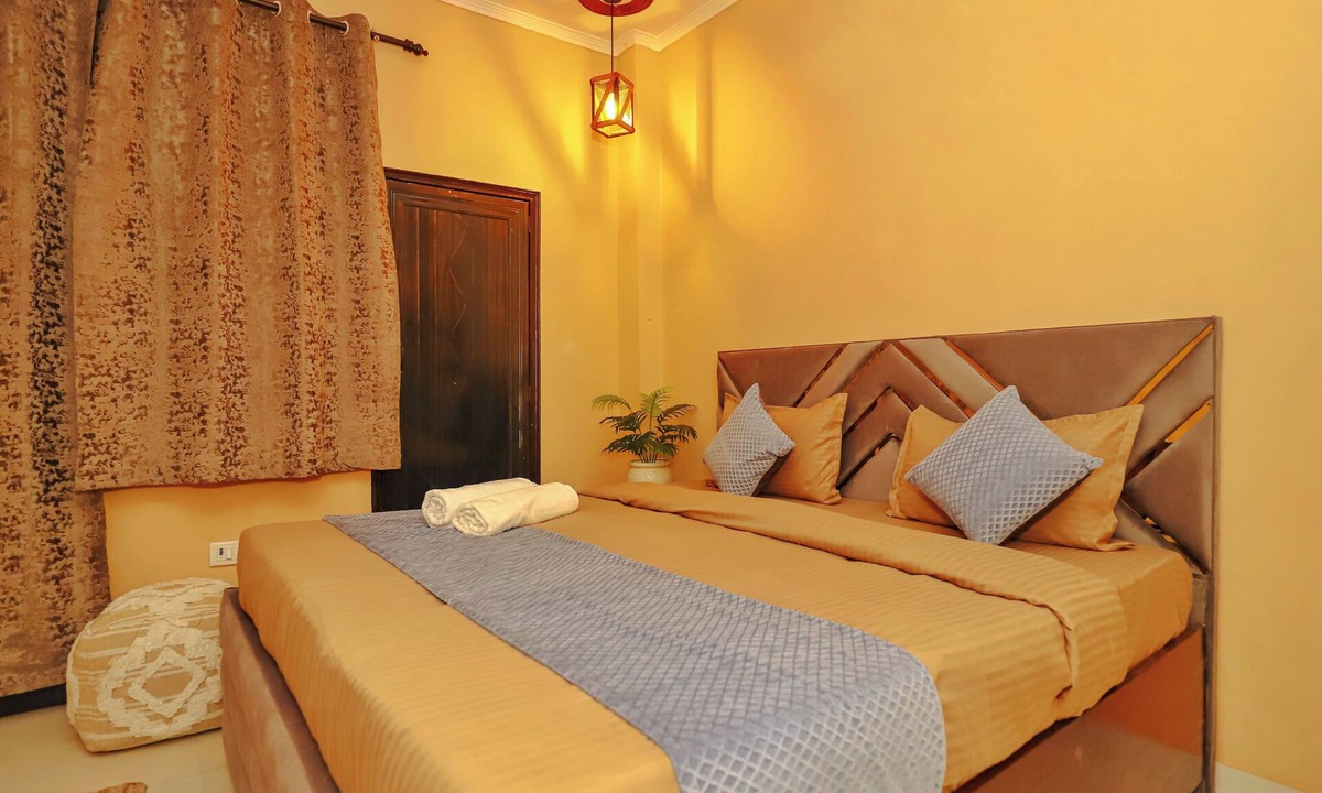 Janakpuri Hotel | Roomshala 069 Harshi Residency
