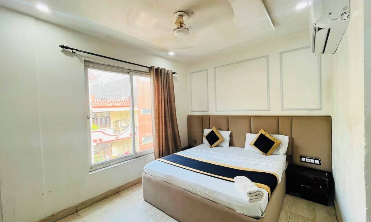 Vaishali Hotel | Roomshala Hotel Grand Inn Vaishali Sec 4