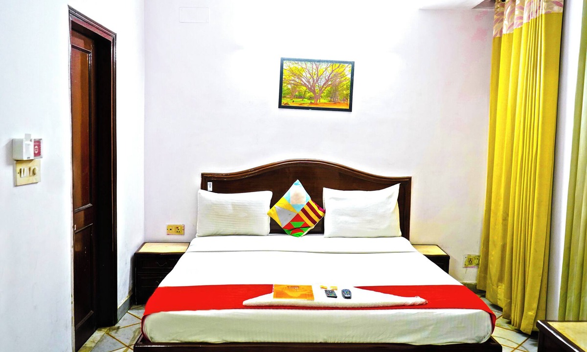 Old Rajinder Nagar Hotel | Roomshala Hotel Iconic Near Karol Bagh