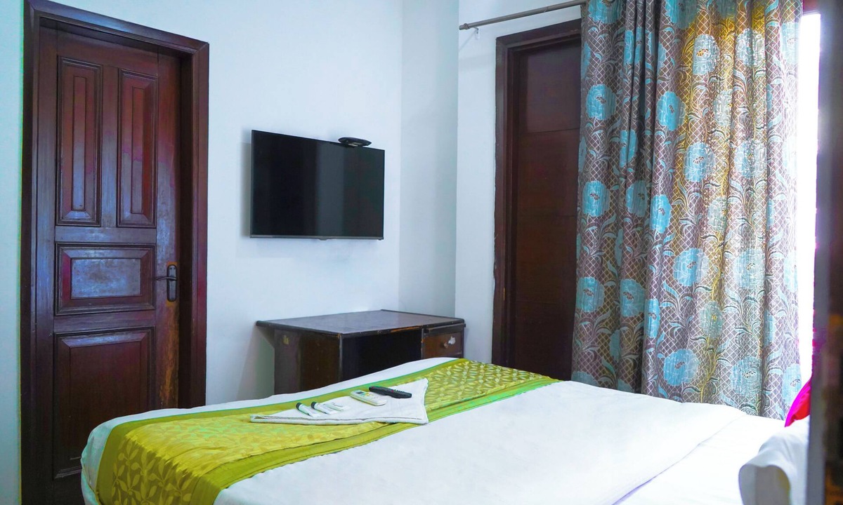 Jangpura Hotel | Roomshala Hotel In Jangpura