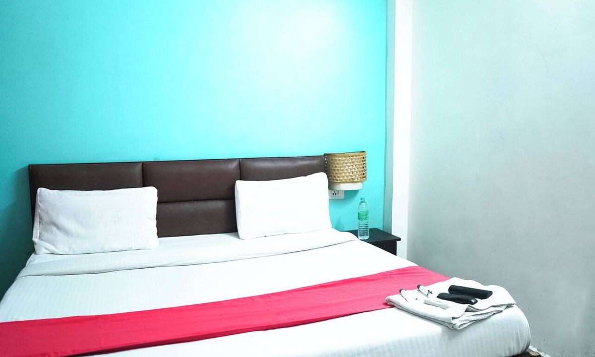 Sainik Farm Hotel | Roomshala Hotel KD Plazav