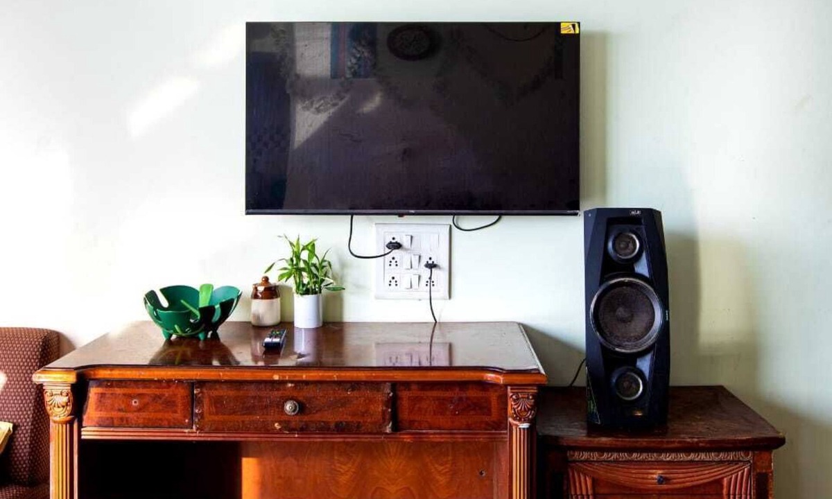 Aarey Colony Villa | Royal PAMLS villa with ptv pool Mumbai