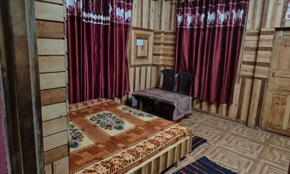 Mohal Hotel | Royal Parshar Lake Home Stay