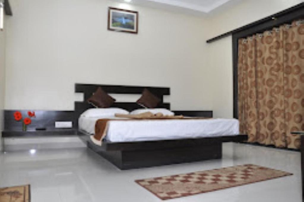 Wai Hotel | Rutugandh River View Resort, Wai
