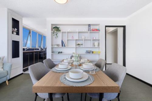 Surfers Paradise Apartment | Salt & Sky Arcade - Sleeps 12