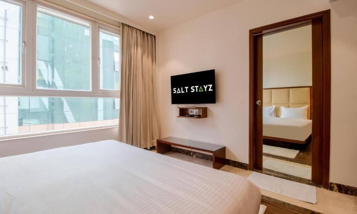 Hebbal Hotel | Saltstayz Premier - Bengaluru Hebbal Airport Road