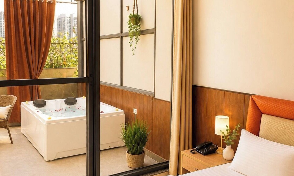 Sector 70 Bed & Breakfast | Savana Suites
