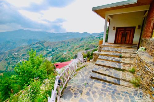 Theog House | Scenic Two Bedroom Cottage with Kitchen