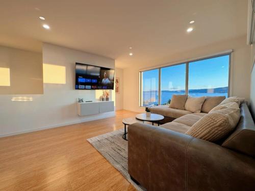 Howrah House | Seaside Chic Villa with Breathtaking Ocean Views