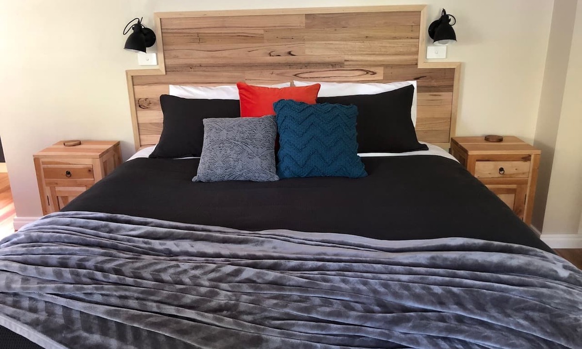 Mole Creek Apartment | Self-contained King suite, bath and shower, beautiful views, wood fire, Wifi