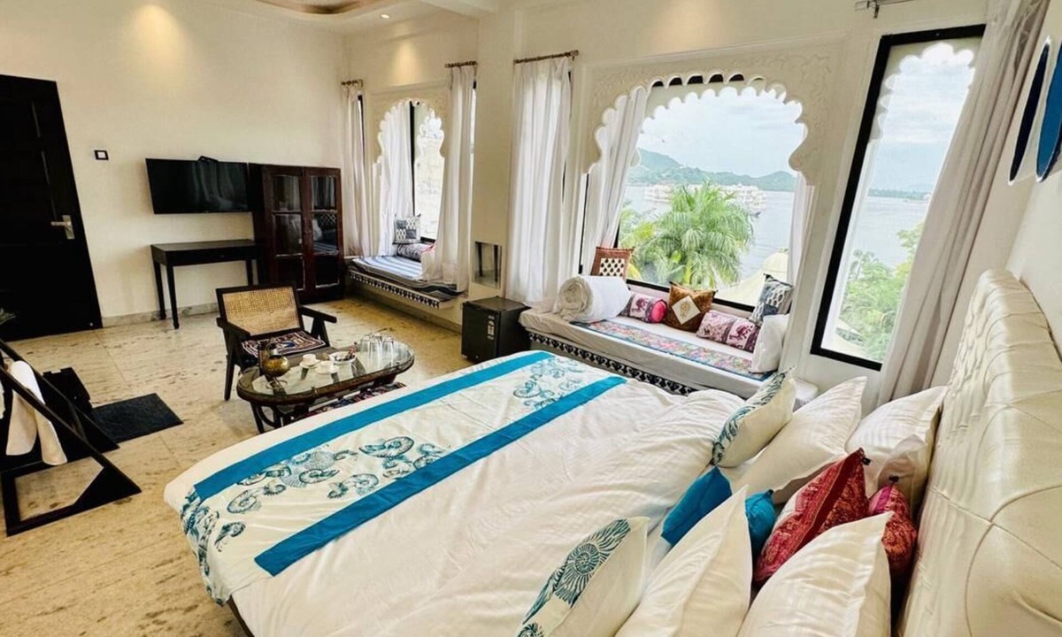 Udaipur House | Seren Lakeview king room by nirvana