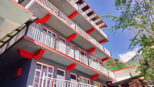 Bhagsu Nag House | Shammi Hostel