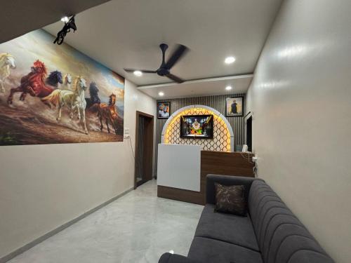 Tuljapur House | Shri Keshav Bhakt Niwas