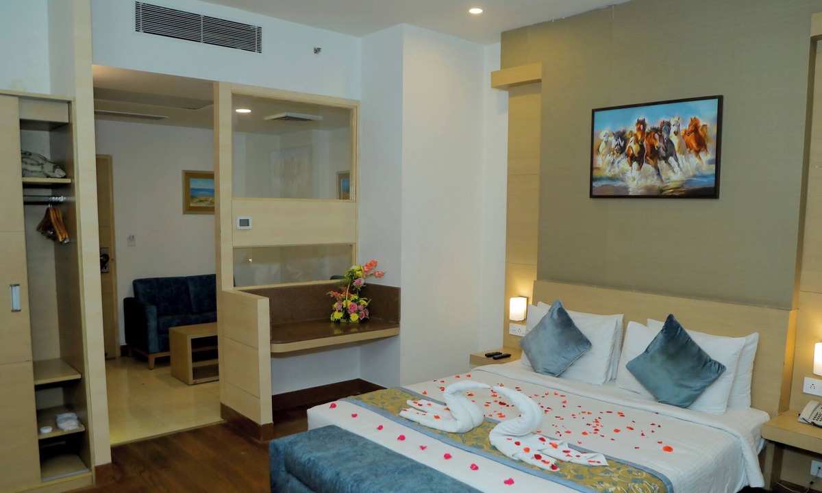 Sahibabad Hotel | SK KLYDE GRAND HOTEL