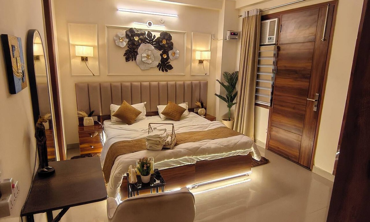 Gurugram Apartment | SkyNest stays- A unique terrace garden | Near cyber hub galleria market |