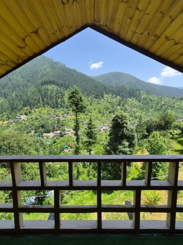 Banjar House | skytouch Lambri pass view Jibhi
