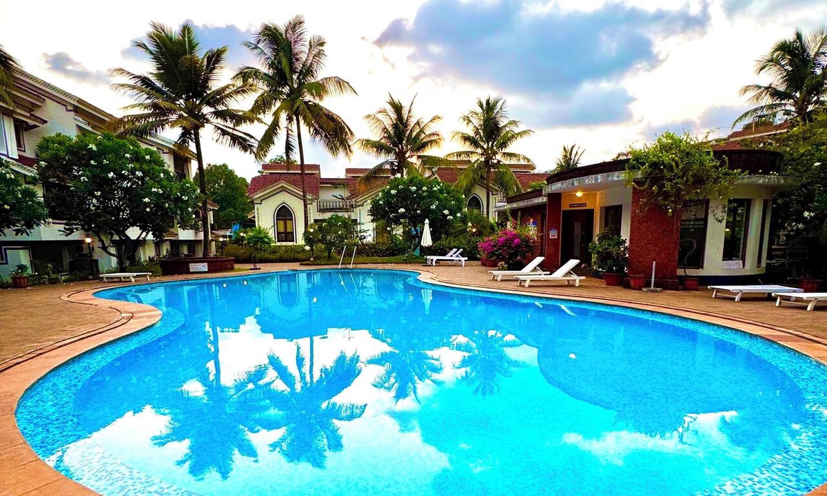 Arpora Apartment | Spacious 2BHK Poolside Condo Nestled in the Foothills - Mins from Beaches.