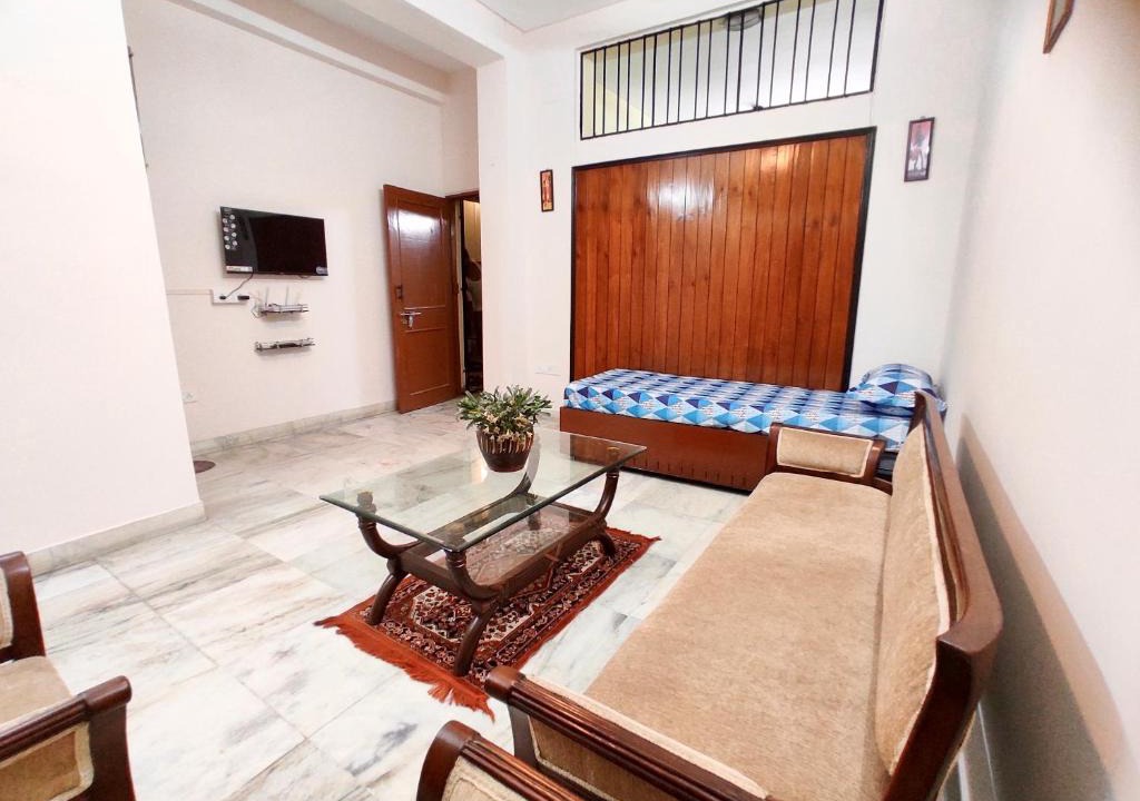 Kolkata Apartment | Spacious 3BHK House opp South City Mall