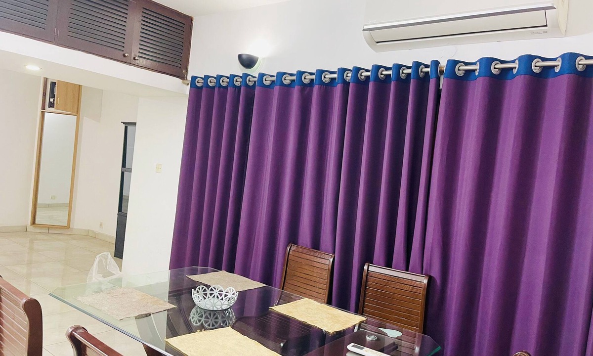 Dhaka Apartment | Spacious 4-bedroom apartment in lovely Dhaka Gulshan with AC, WiFi