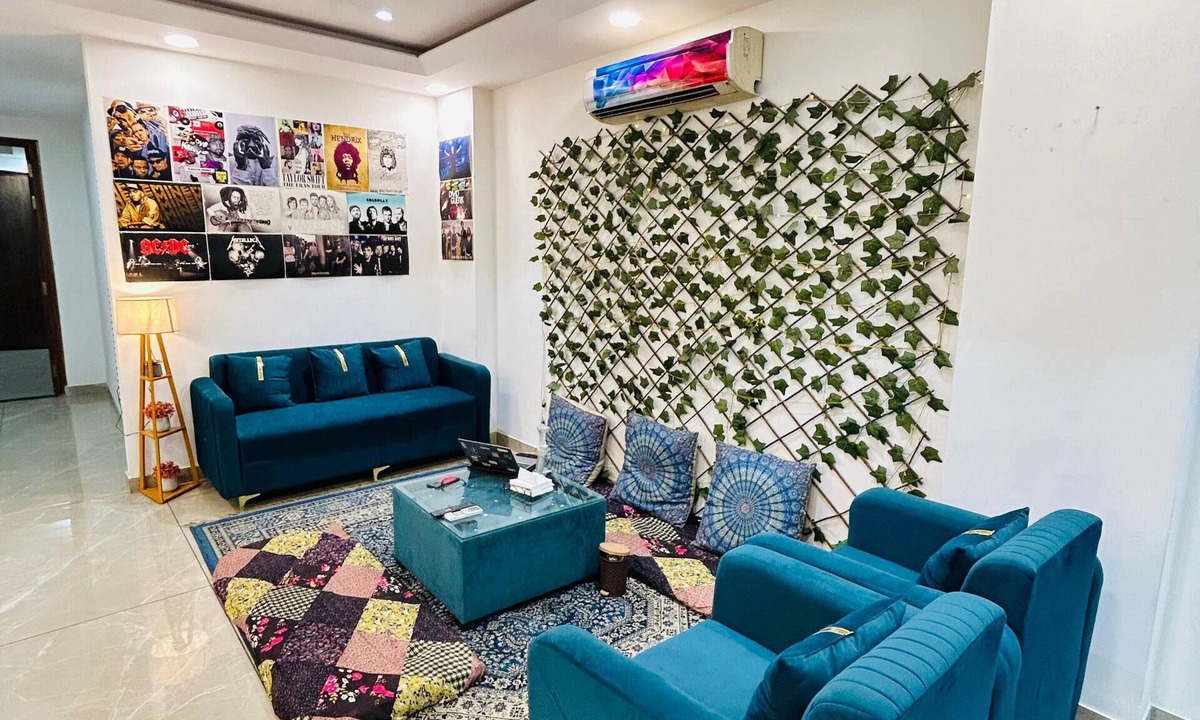 South West Apartment | Spacious 4BHK Near IGI Airport | Near Metro & Yashobhoomi