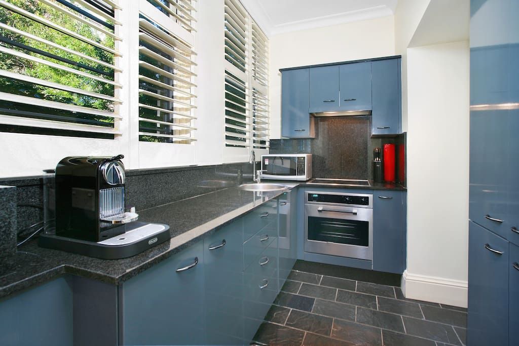 Potts Point Apartment | Spacious Executive 1BR Potts Point Apartment in Quiet Cul-de-Sac