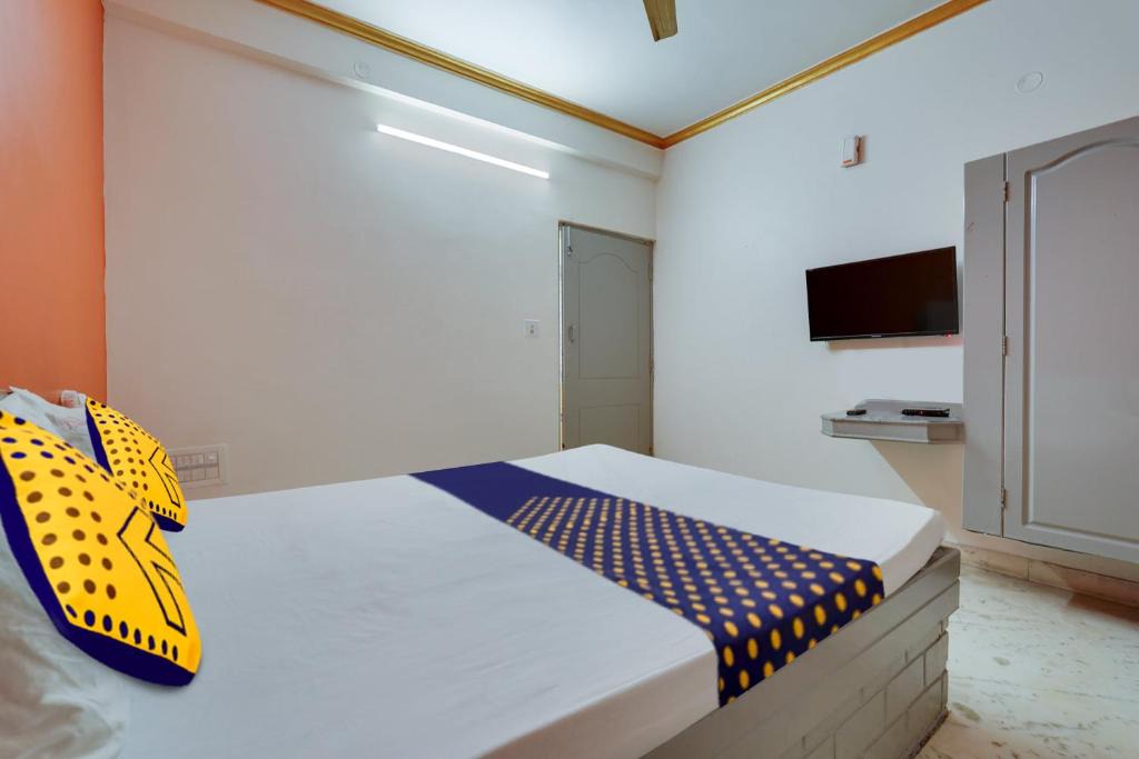 Bangalore City Center Hotel | SPOT ON 74229 Hotel Thirumala Landmark