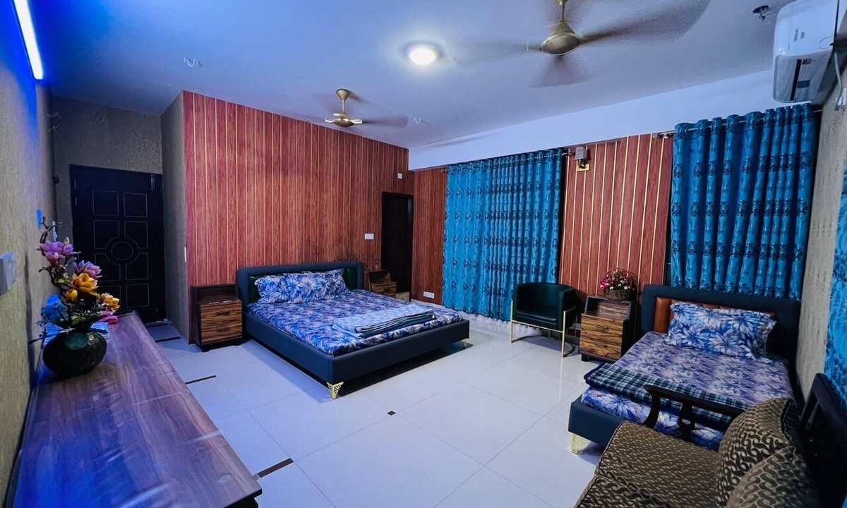 Dhaka Apartment | Stay comfortably in the heart of Dhaka.Near Square, Samorita, and BRB Hospitals.