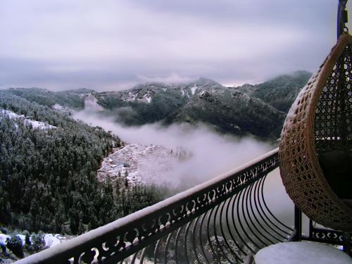 Shimla Hotel | Stayenest Mashobra with balcony view