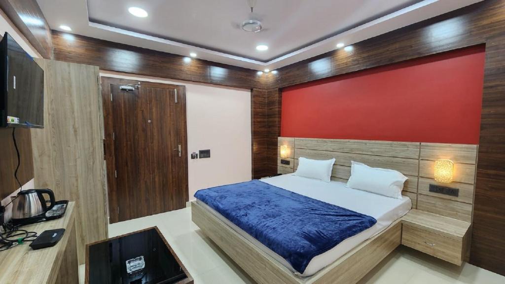 Deoghar Hotel | STAYMAKER Hotel Bhagwan - Only Indian Citizens Allowed