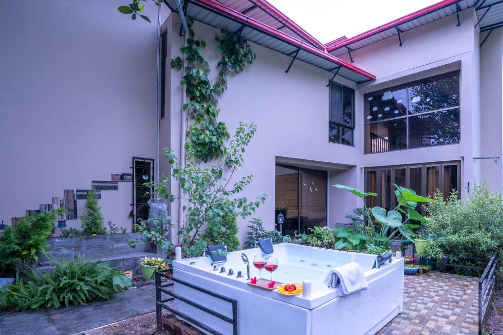 Bullawala Villa | StayVista at Jackfruit Villa with Jacuzzi