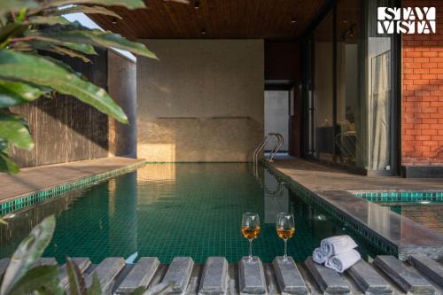 Malviya Nagar Villa | StayVista at Palm Tree Breeze with Pool, Bonfire