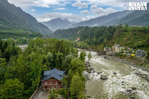 Manali Villa | StayVista at Shamrock Riverfront with BBQ & Bonfire