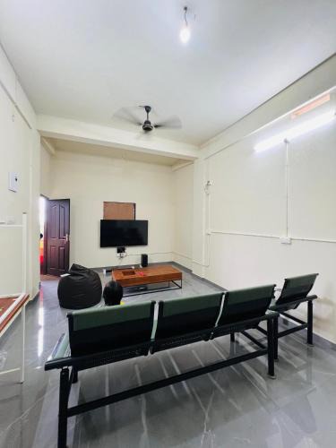 Malappuram Hostel | StayZO MENS HOSTEL & DAILY ROOMS