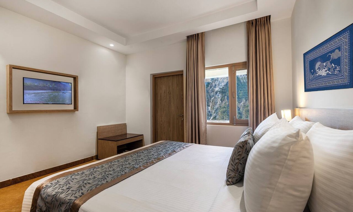 Jakh Hotel | Sterling Corbett