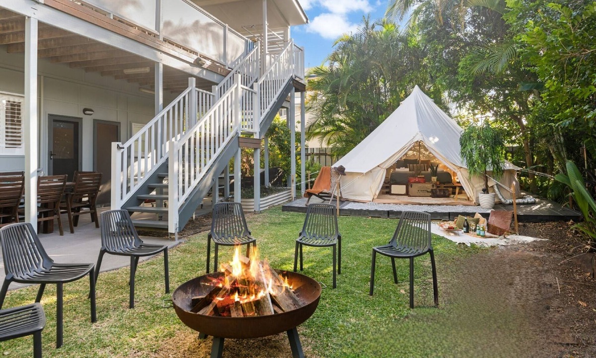 Dicky Beach House | Stunning Beach House, Glamping Tent, Outdoor Movies