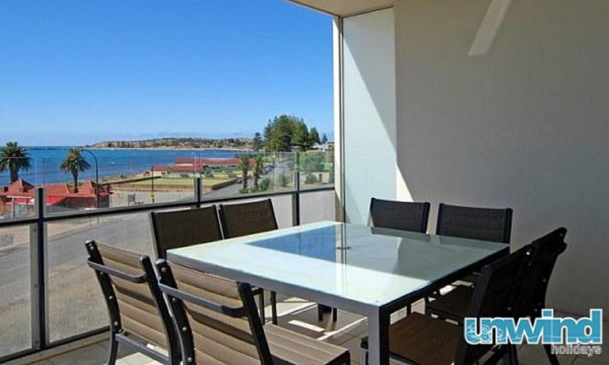 Victor Harbor Apartment | STUNNING BEACH VIEWS | SWIMMING POOL | FITNESS ROOM