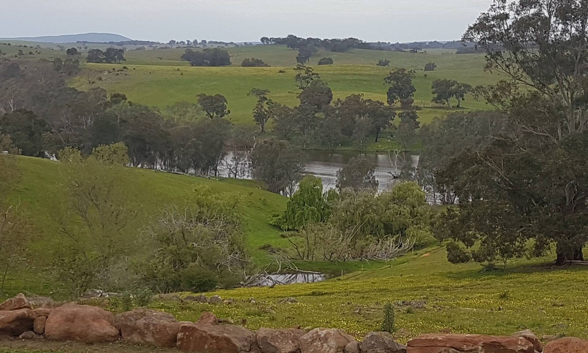Redesdale House | Stunning farm accommodation with incredible views 90 minutes from Melbourne