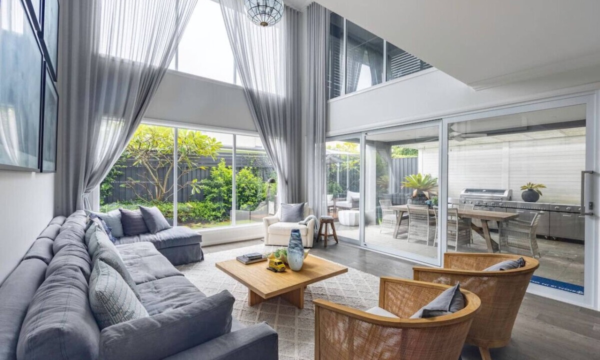 Rochedale House | Stunning & Luxurious 4-Bedroom Mansion @Rochedale