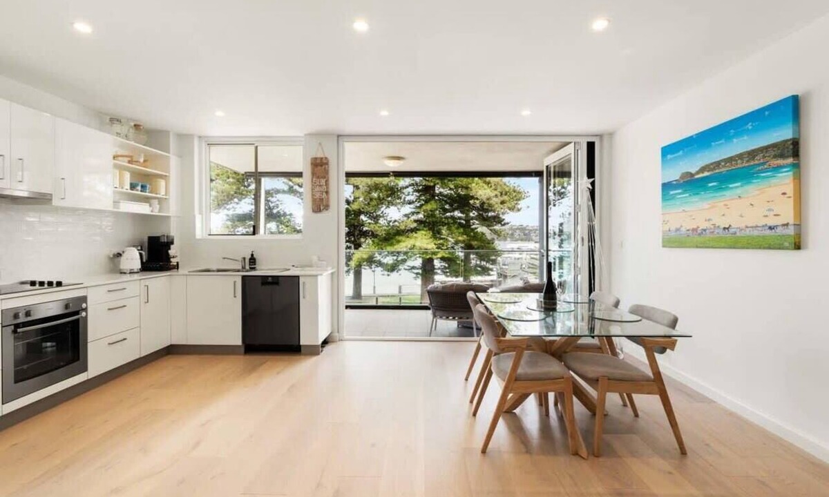 Manly Apartment | Stylish Manly Apartment with Harbour Views